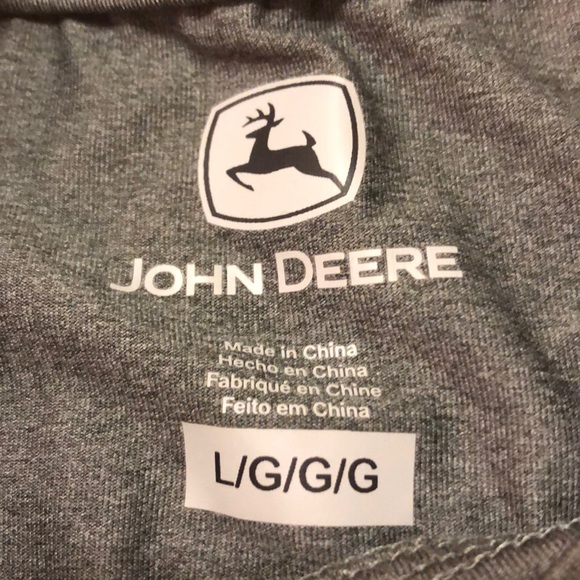 NWOT Men’s John Deere T-Shirt - Picture 3 of 4